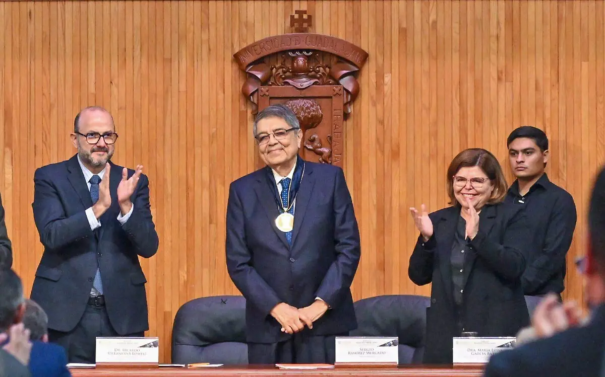 Sergio Ramírez recibe honoris causa por parte de la UdeG